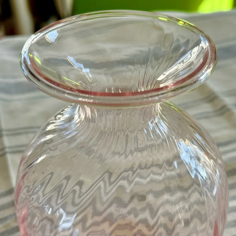 Vintage Powder Pink Swirl Glass Vase - Picture 4 of 6